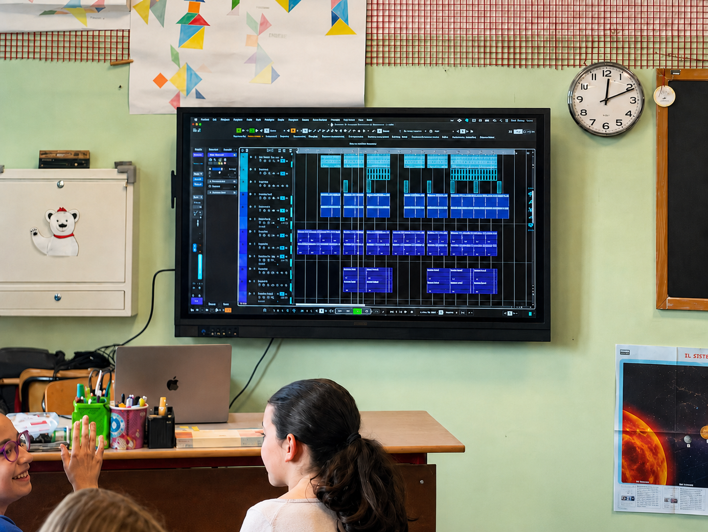 Lezione di produzione musicale in classe